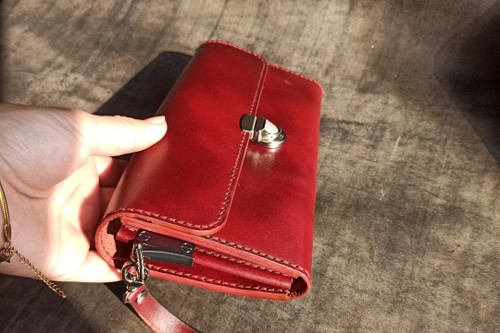 کیف پول دستی زنانه چرم طبیعی مدل سگک دار